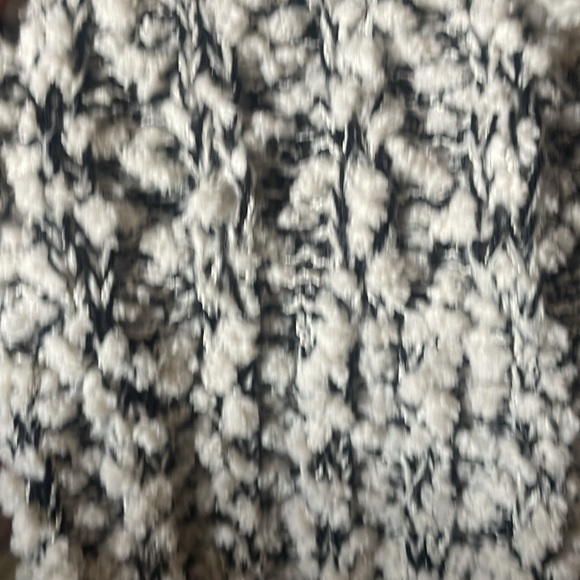 Popcorn long cardigan!🖤🤍 - Picture 4 of 4